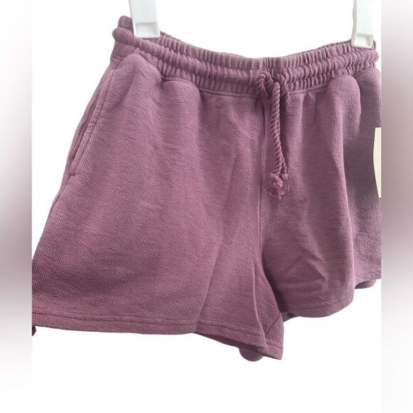 Small Size Universal Thread Shorts for Women - Picture 3 of 8
